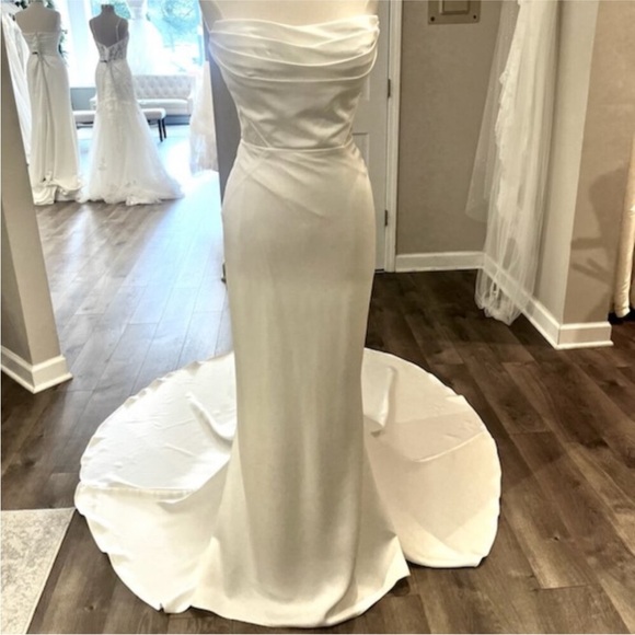 Stella York Dresses & Skirts - Elegant White Strapless Wedding Gown